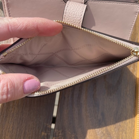 Michael Kors Adele Leather Smartphone Wallet - Picture 5 of 8